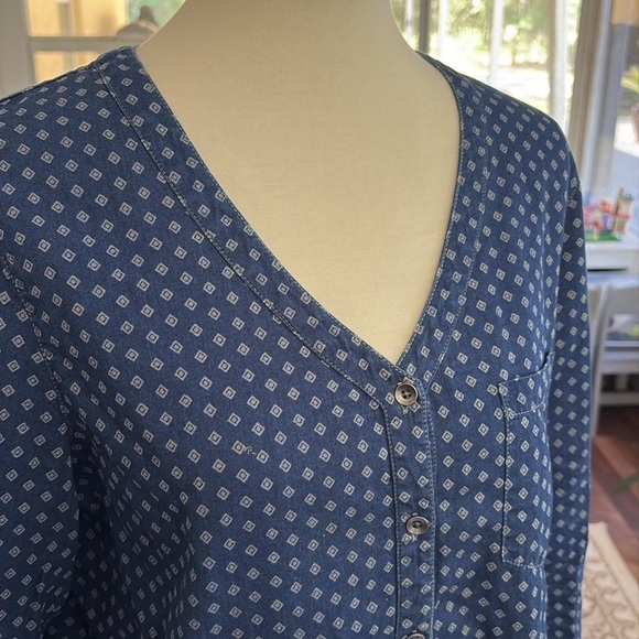 J Jill Chambray Blue Denim Longsleeve Diamond Button Down Tunic Top Women’s M - Picture 2 of 11